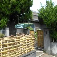 ゲストハウスよろずや, viešbutis mieste Nahari