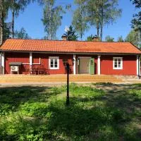Nedanby | Cottage | Idyllic location | Porch | Grill, hótel í Edsbro