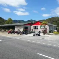 Berlins cafe, bar and backpackers, hotel u gradu 'Denniston'
