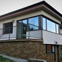 Cozy private apartment with amazing view, hotel in Žiar