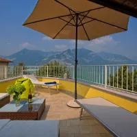 CASA VACANZE MARCONI 22, ξενοδοχείο σε Marone