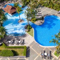 an overhead view of a swimming pool with palm trees at Wyndham San Jose Herradura, San José
