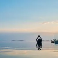 Natura Luxury Boutique Hotel Skopelos, khách sạn ở Loutrákion