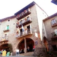 CAN MENCIÓ - Plaça Major, hotel din Santa Pau