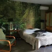 Chambre Foret du Mas des Fontaines, hotel u gradu Montanjak