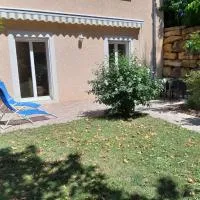 Appartement dans propriété calme en pleine nature, hotell i Charbonnières-les-Bains