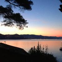 Portofino Seaview Apartment, 50 meters from the beach, free parking, air conditioning, hotel a Paraggi