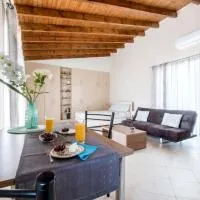 Top floor modern studio in central Koropi, hotel u gradu 'Koropíon'
