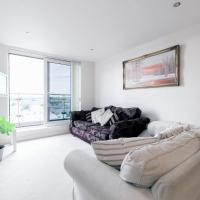 Chelsea / Imperial Wharf - Bright, modern, sunset view apartment