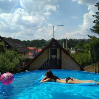 Chalupa pod z&aacute;mkem，位于慕尼黑城堡Mnichovo Hradiste Airport - HRA附近的酒店