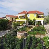 Senkini Dvori, hotel a Sutomišćica