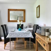 The Woodfarm Lodge - 3 Bedroom House with free Parking