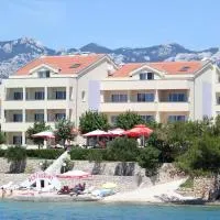 Pension Villa Rosa, hôtel à Rtina