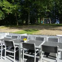 New house on the edge of a large forest large garden very quiet beautiful area, hotel in Beauraing