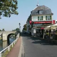 LʼIsle-Adam में, होटल LE CABOUILLET