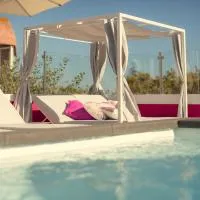 Chic Studios, отель в городе Пареде
