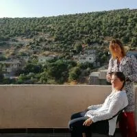 Mhna guest house بيت الضيافة الريفي, хотел в Ажлоун