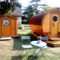 LES TONNEAUX DE L'EURE LOGEMENT INSOLITE, Hotel in Neuilly