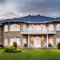 Greystone on Golden Lake, hotel sa Deacon