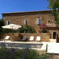 le mas du cypres, 12 pers et piscine, hotel a Aigaliers