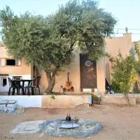 Our Villa's Pine Cottage - HQ Budget Stay - Wonderful horizon view of Jerash, hotel di Jerash