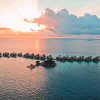 Angsana Velavaru In-Ocean Villas - Enjoy 2 pax 50 percent off seaplane and for 4 nights and above, Book Stay period from18 June to 30 Sep 2025, hotel poblíž Dhaalu Airport - DDD, Dhaalu Atoll