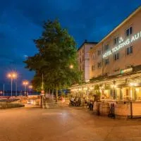 Touring au Lac, hotelli kohteessa Neuchâtel