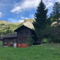 Chalet historique de haut standing, hotelli kohteessa La Tour