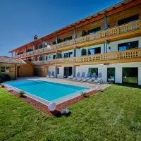 Landhotel Moorhof، فندق في نويشوناو