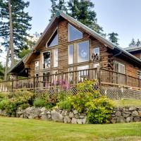 Log Home on Lopez-Spencer Spit, hotel near Blakely Island Airport - BYW, Port Stanley