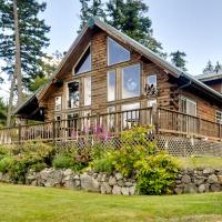 Log Home on Lopez-Spencer Spit, hotel i nærheden af Blakely Island Airport - BYW, Port Stanley