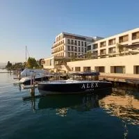 Alex Lake Zürich, מלון בטלוויל