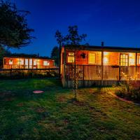 Cherry Tree Glamping, hotel in Stroud