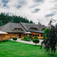 Daglezjowy Dwór, hotel Osiekben