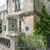 Lorne House Bed & Breakfast، فندق في Box