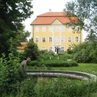 Jagdschloss Quitzin、Grimmenのホテル