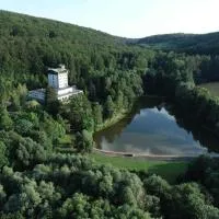 Hotel Reifenstein, hotelli kohteessa Kleinbartloff