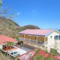 À LA VUE DE l'ANSE - T3 - LES ANSES D'ARLET - PETITE ANSE: Les Anses-dʼArlets şehrinde bir otel