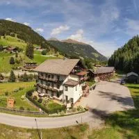 Hotel Garni Grünmoos, Hotel in St. Jakob in Defereggen