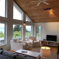 Private Waterfront Luxury on the Bras D'Or Lake, hotel di Sydney Forks