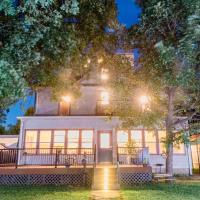 The Wolf Manor, hotel near Great Bend Municipal Airport - GBD, Ellinwood