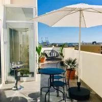 Sunny Penthouse with Large Terrace, hotel v destinaci Marsaxlokk