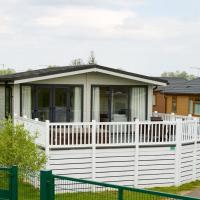 Lodge 46 R and R Holidays Ltd, hotel in Stretham