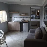Elephant Bush Guest Cottage, hotel u gradu 'Alberton'