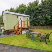 Shepherds Hut - The Hurdle, hotel in Milford Haven