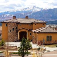 Chateau du Pikes Peak, a Tuscany Retreat