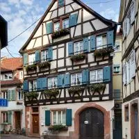 Historisches Gästehaus Au Faucon von 1535, hotell sihtkohas Wissembourg
