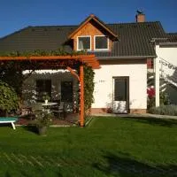 Gólya Vendégház – hotel w mieście Tiszaug