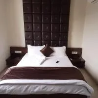 Hotel Shahi Darbar、Navsāriのホテル