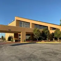 The Atrium Hotel on Third, готель у місті Квінсі